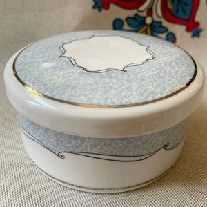 Wedgwood Venice bone china round trinket box with lid